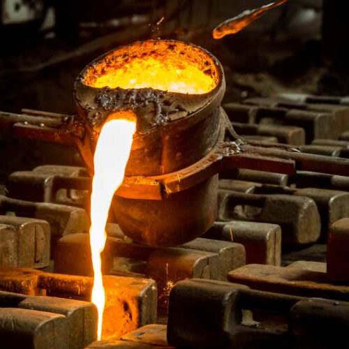 Pouring sand casting